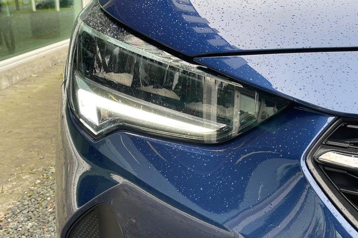 Blå Opel Corsa-e fra 2022