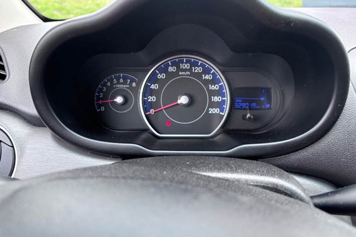 Hvid Hyundai i10 fra 2011