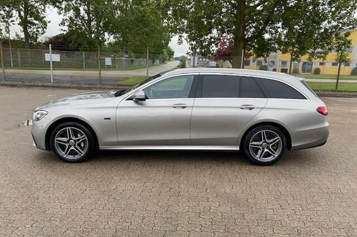 Sølv Mercedes E300 de fra 2021
