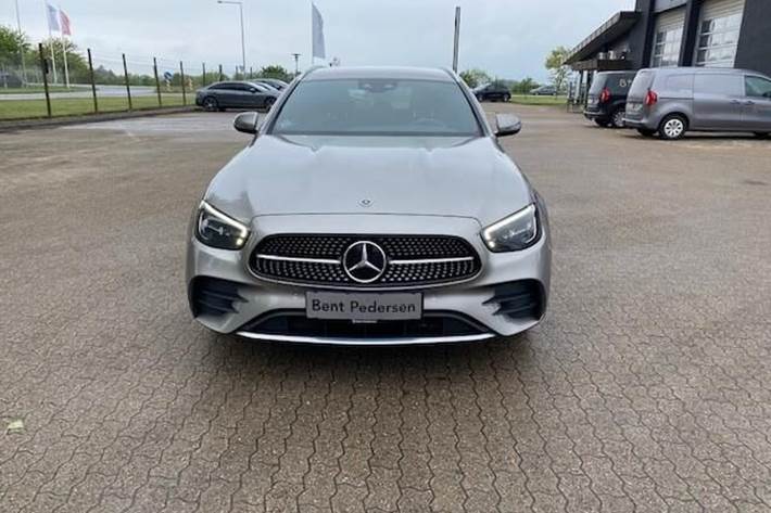 Sølv Mercedes E300 de fra 2021