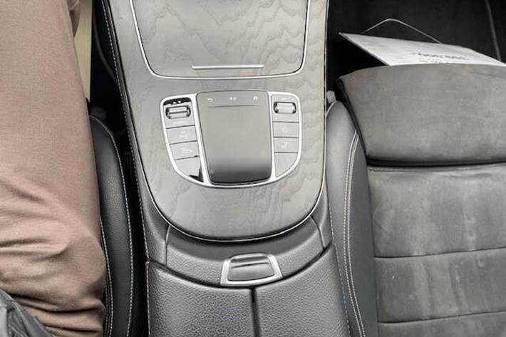 Sølv Mercedes E300 de fra 2021