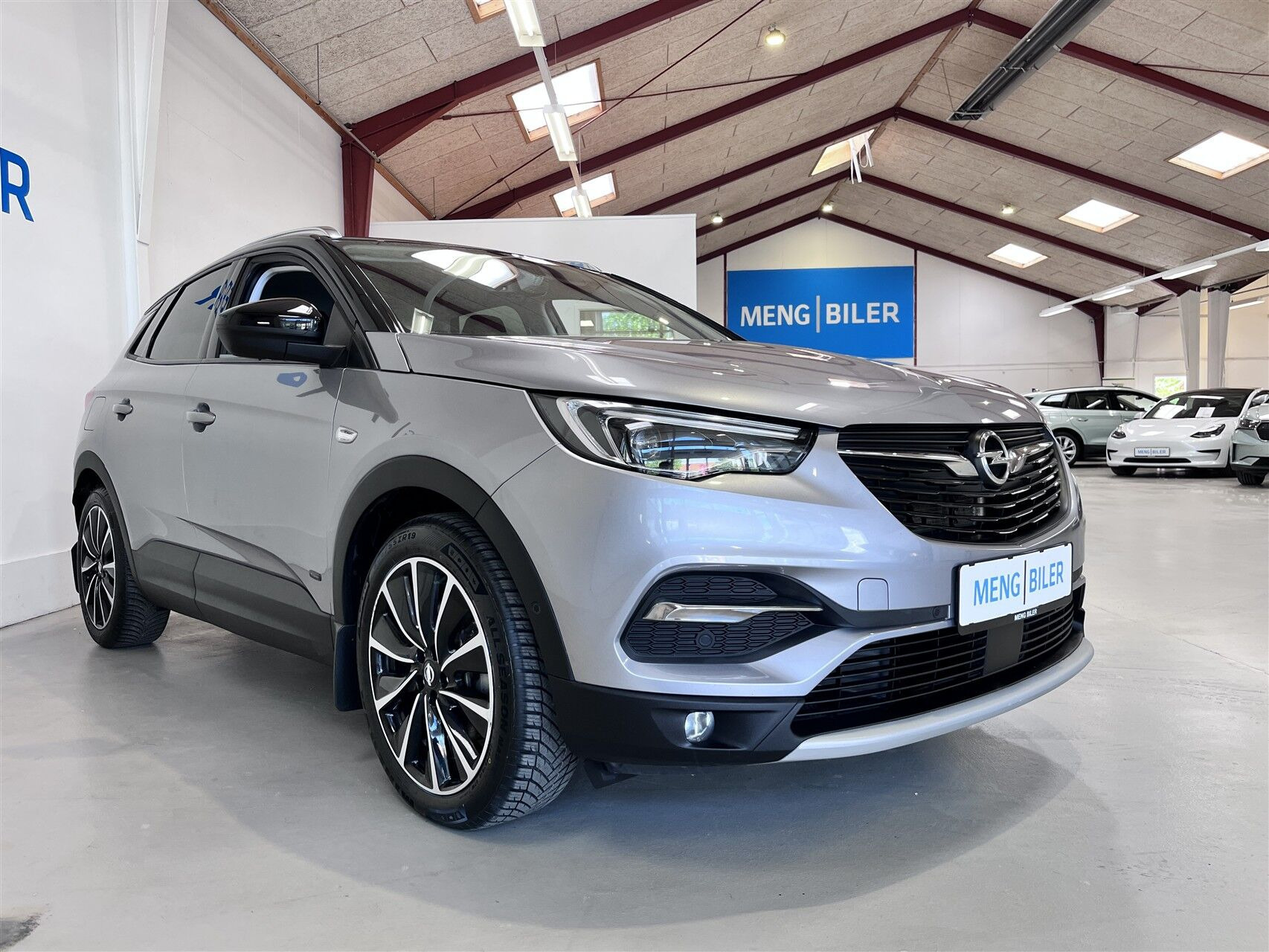 Grå Opel Grandland X fra 2021