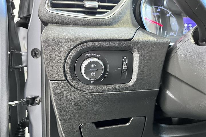 Grå Opel Grandland X fra 2021
