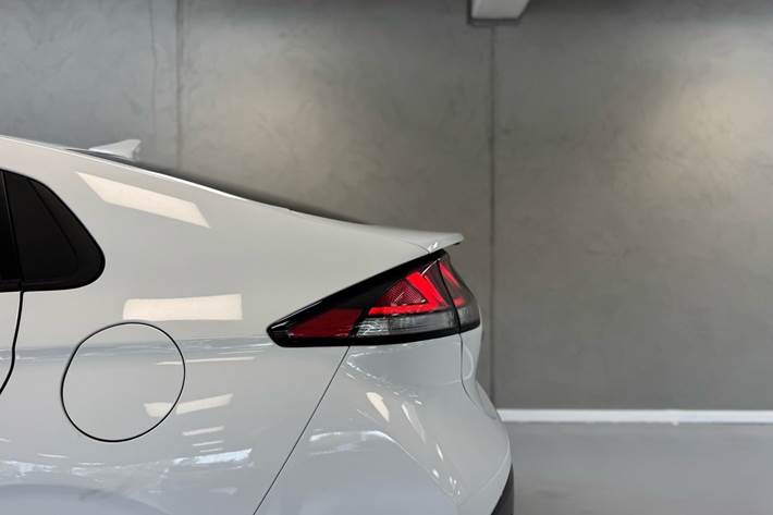 Hvid Hyundai Ioniq fra 2019