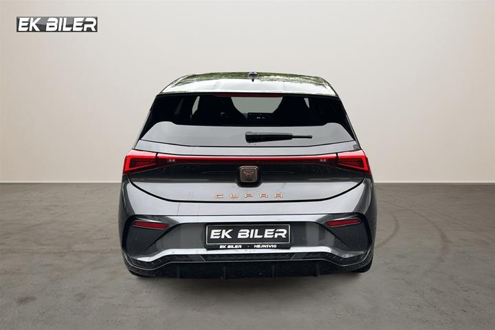 Sort Cupra Born fra 2022 set udefra