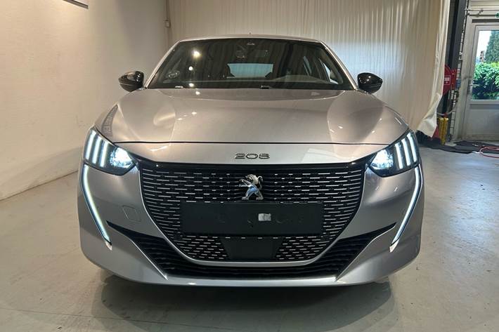 Grå Peugeot e-208 fra 2022