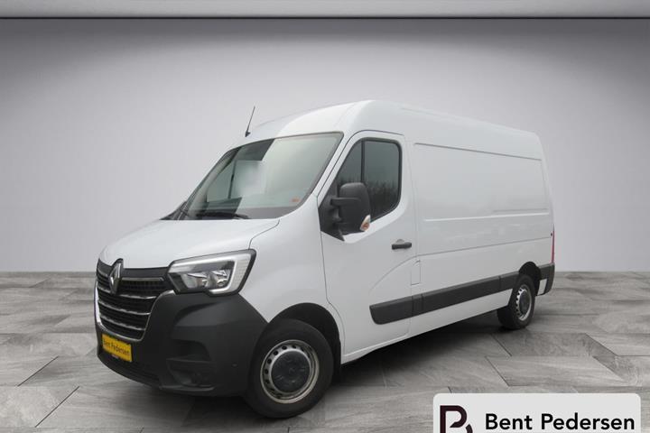 Hvid Renault Master fra 2023 set udefra