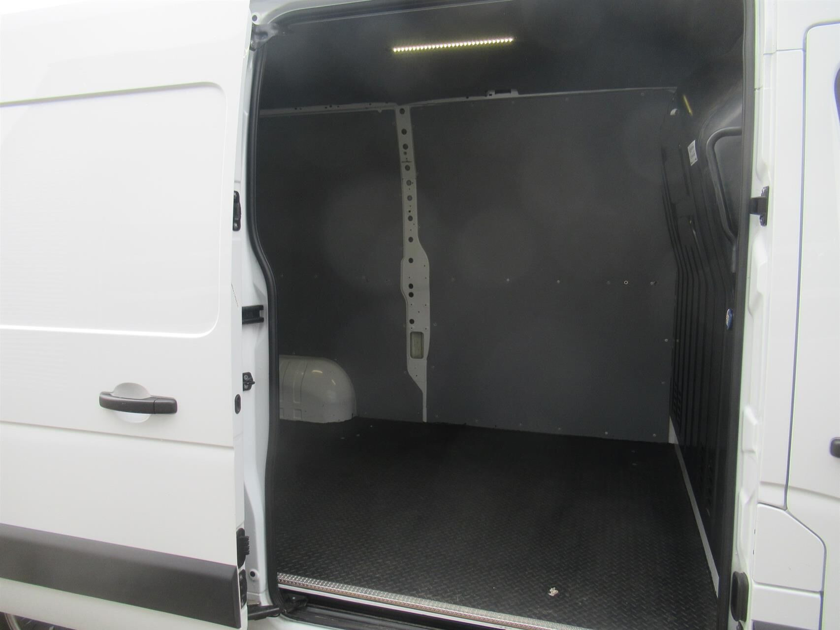 Hvid Renault Master fra 2023