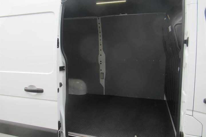 Hvid Renault Master fra 2023
