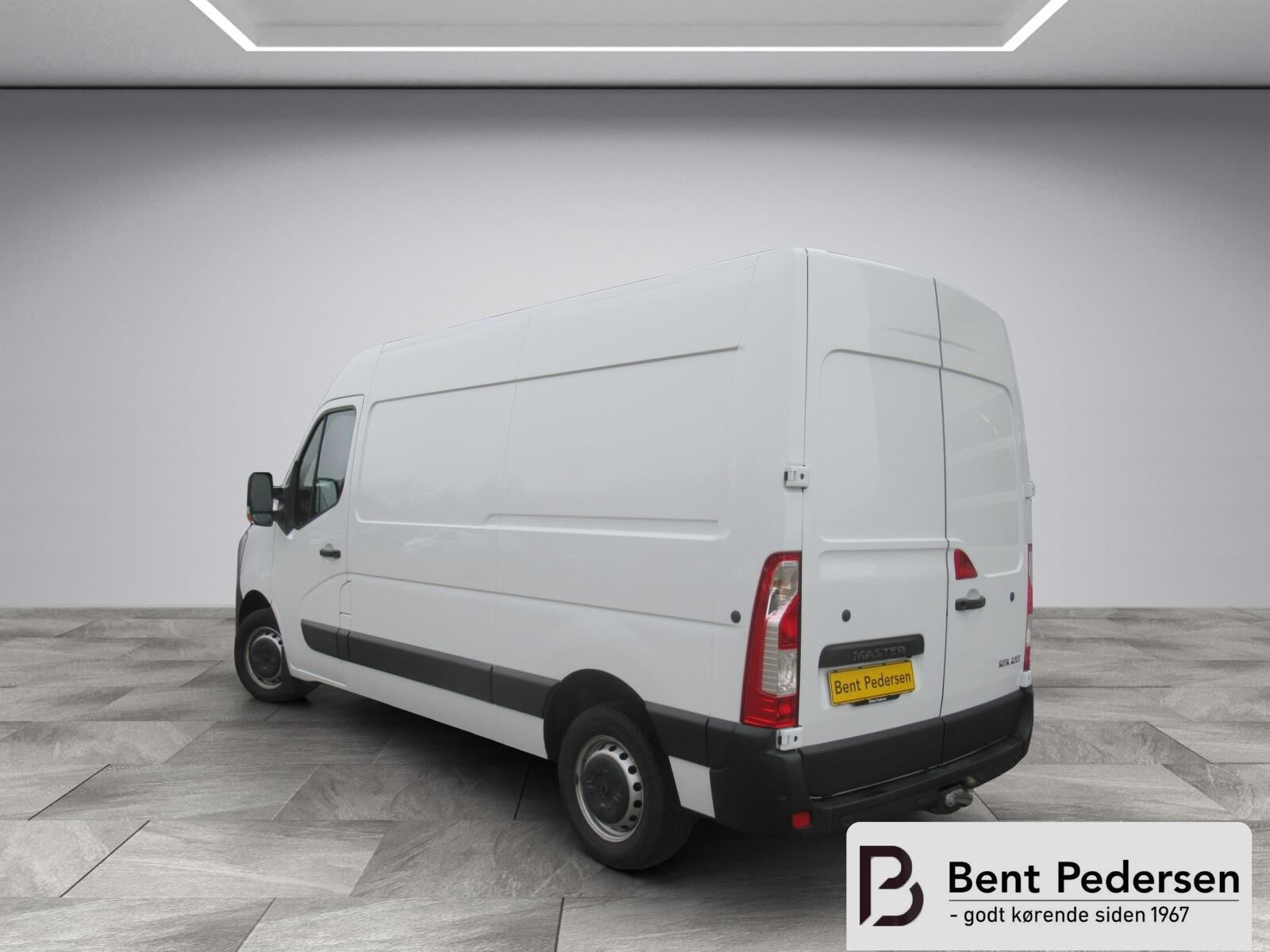 Hvid Renault Master fra 2023
