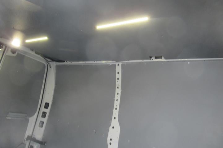 Hvid Renault Master fra 2023