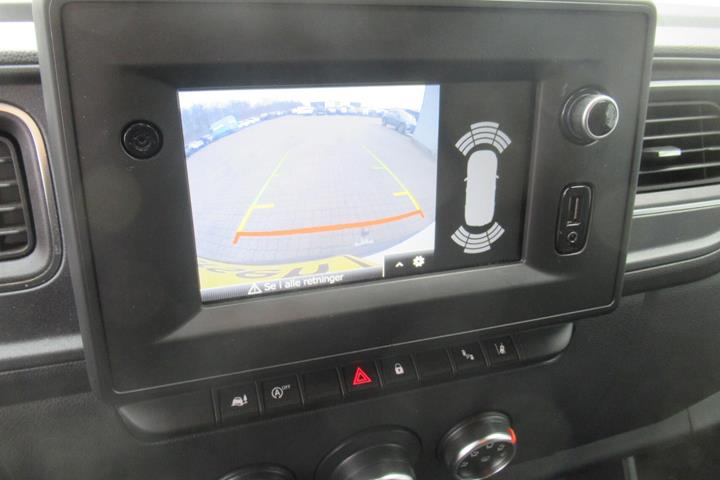 Hvid Renault Master fra 2023