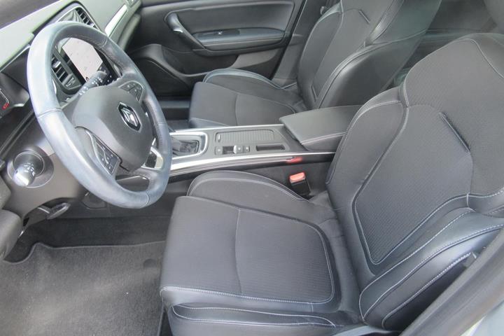 Sølv Renault Mégane fra 2023