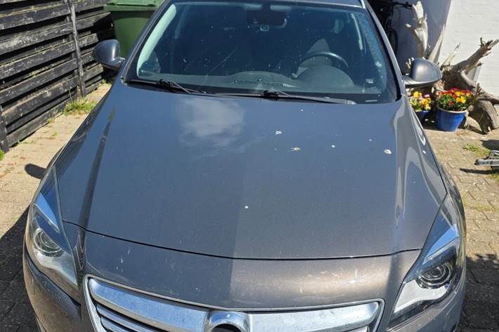 Grå Opel Insignia fra 2014