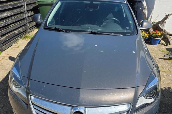 Grå Opel Insignia fra 2014