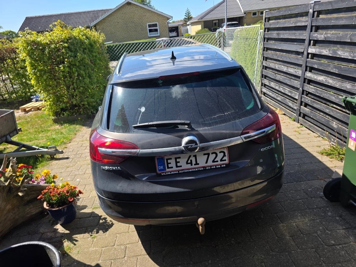 Grå Opel Insignia fra 2014