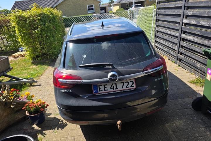 Grå Opel Insignia fra 2014