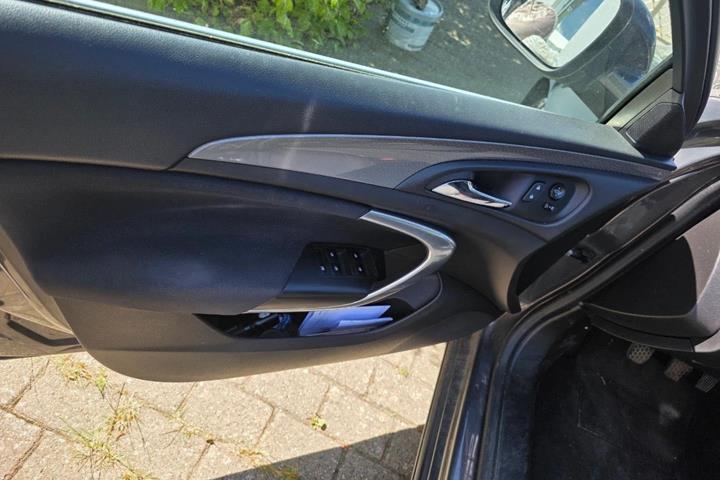 Grå Opel Insignia fra 2014