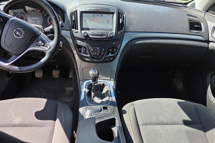 Grå Opel Insignia fra 2014