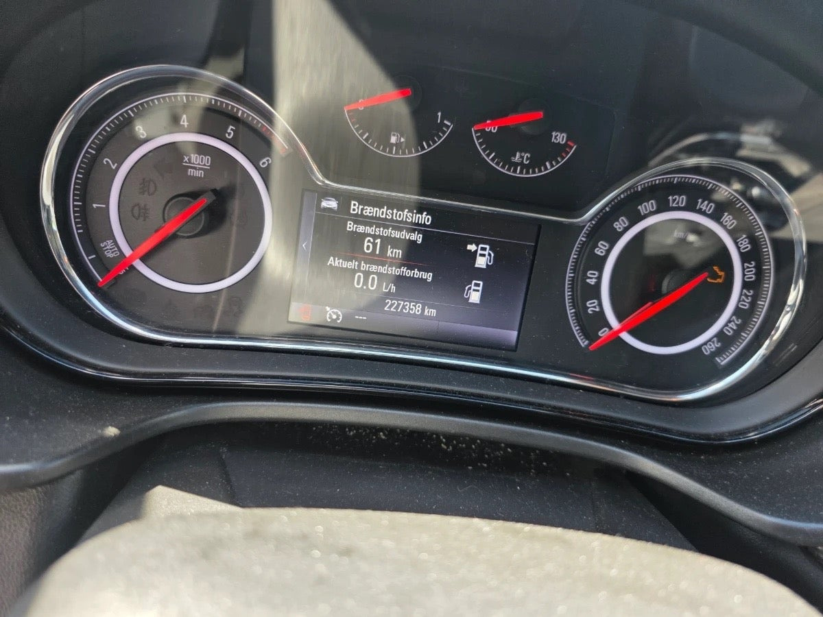 Grå Opel Insignia fra 2014