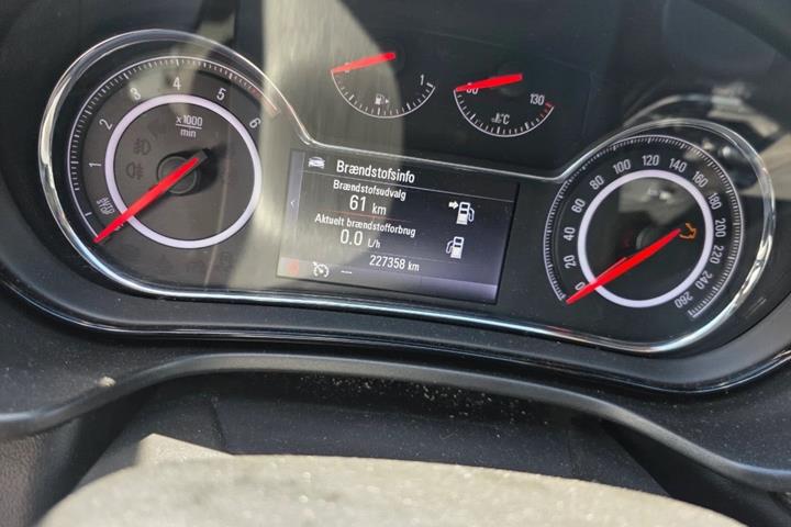 Grå Opel Insignia fra 2014