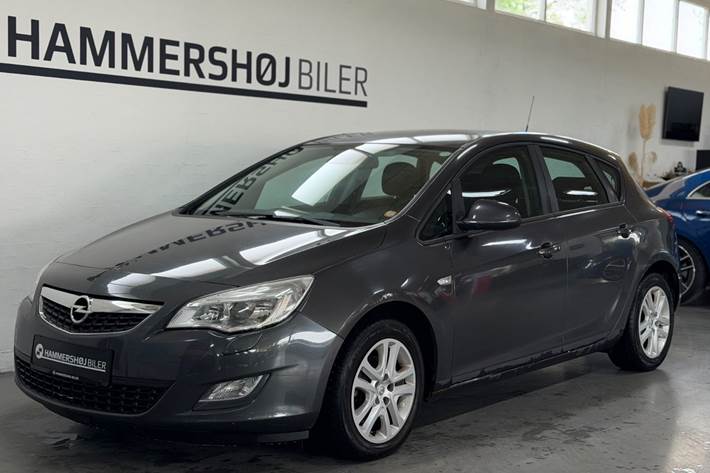 undefined Opel Astra fra 2010 set udefra