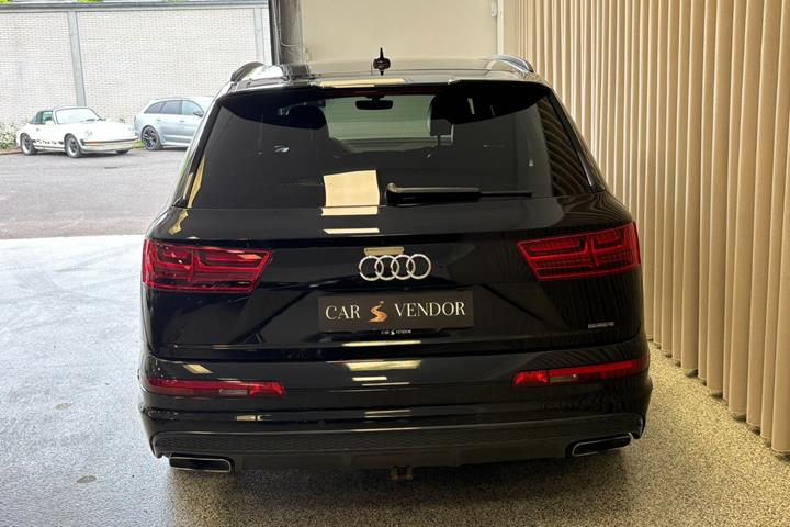 Sort Audi Q7 fra 2017