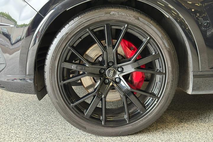 Sort Audi Q7 fra 2017