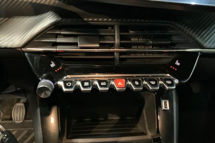 Sort Peugeot 208 fra 2020