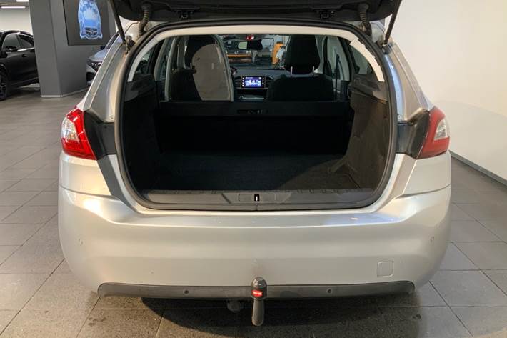Sølv Peugeot 308 fra 2016