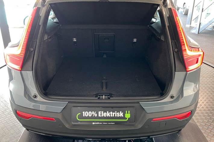 Grå Volvo XC40 fra 2022
