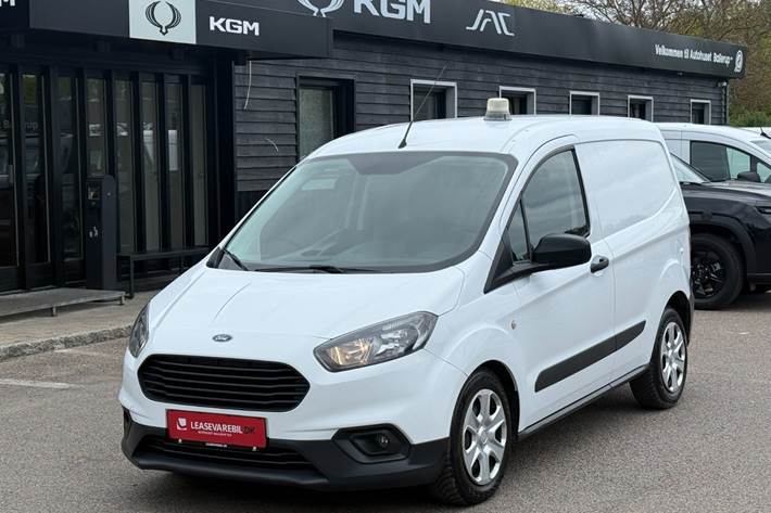 Hvid Ford Transit Courier fra 2019