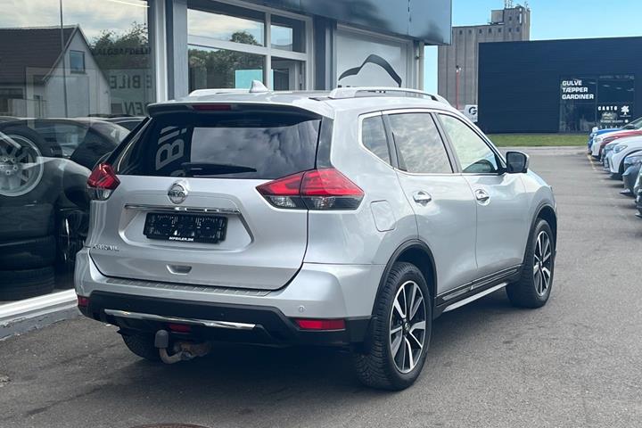 Sølv Nissan X-Trail fra 2018
