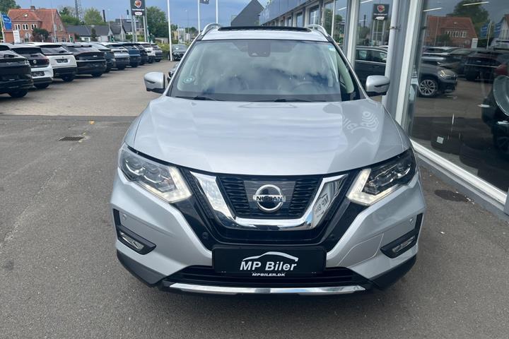 Sølv Nissan X-Trail fra 2018