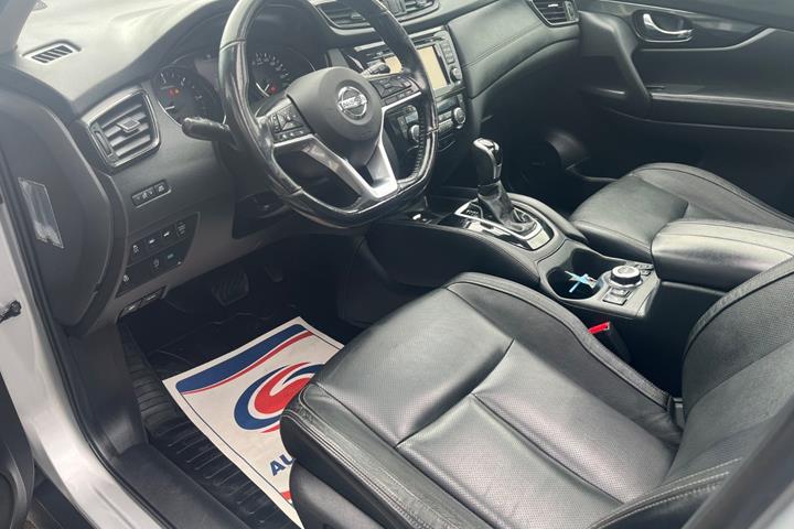 Sølv Nissan X-Trail fra 2018