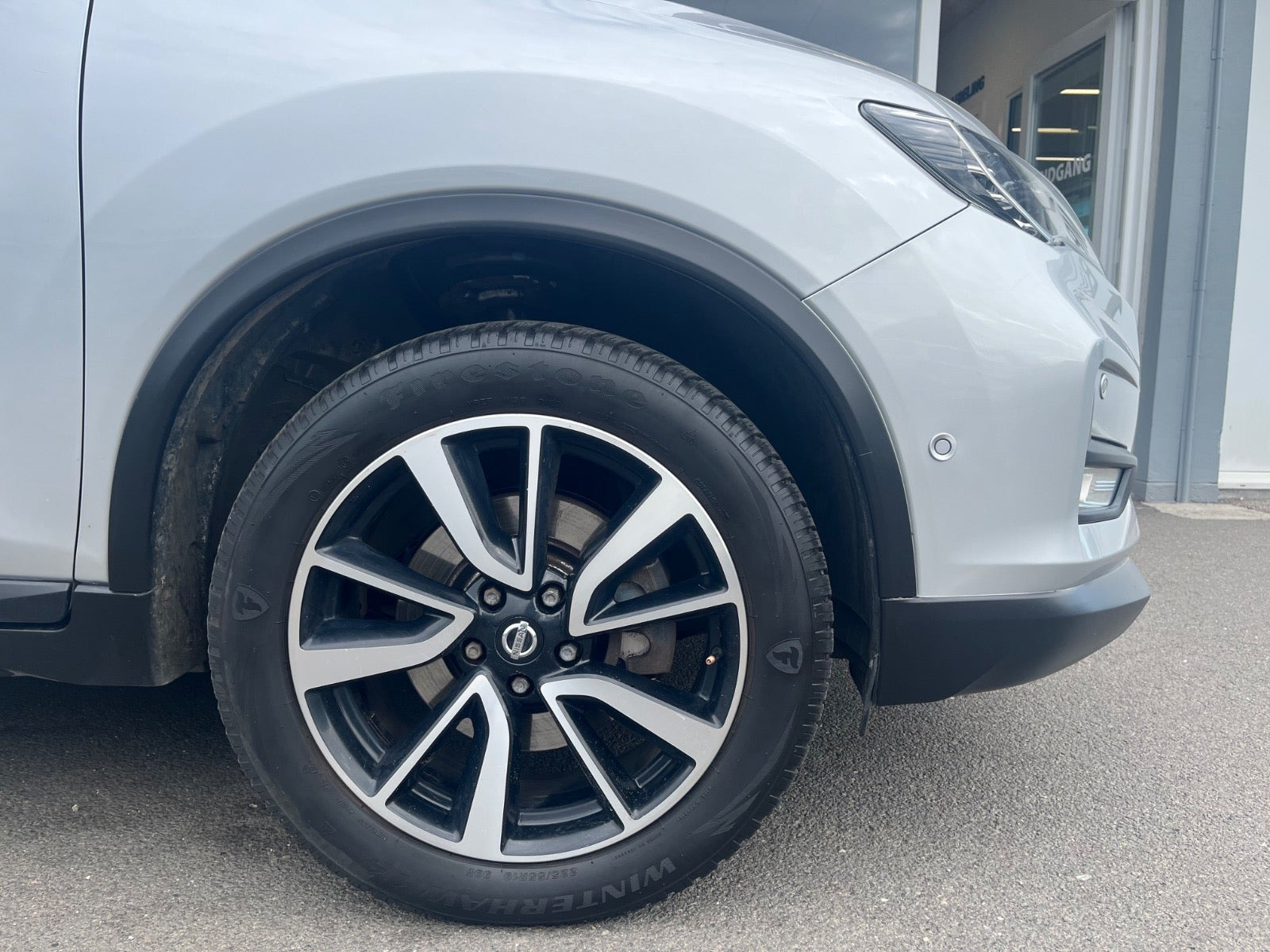 Sølv Nissan X-Trail fra 2018