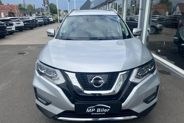 Sølv Nissan X-Trail fra 2018