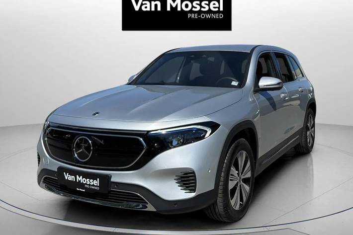 Sølv Mercedes EQB250+ fra 2023 set udefra