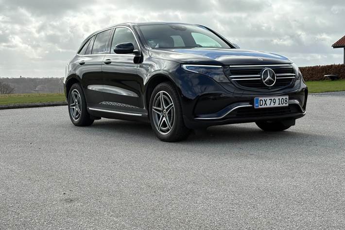 Sort Mercedes EQC400 fra 2021 set udefra