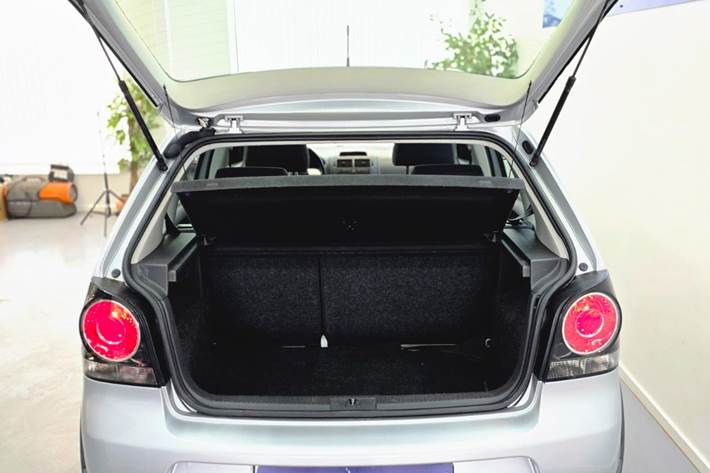 Sølv VW Polo Cross fra 2006