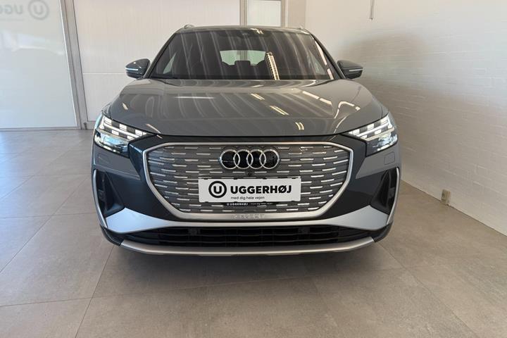 Grå Audi Q4 e-tron fra 2024
