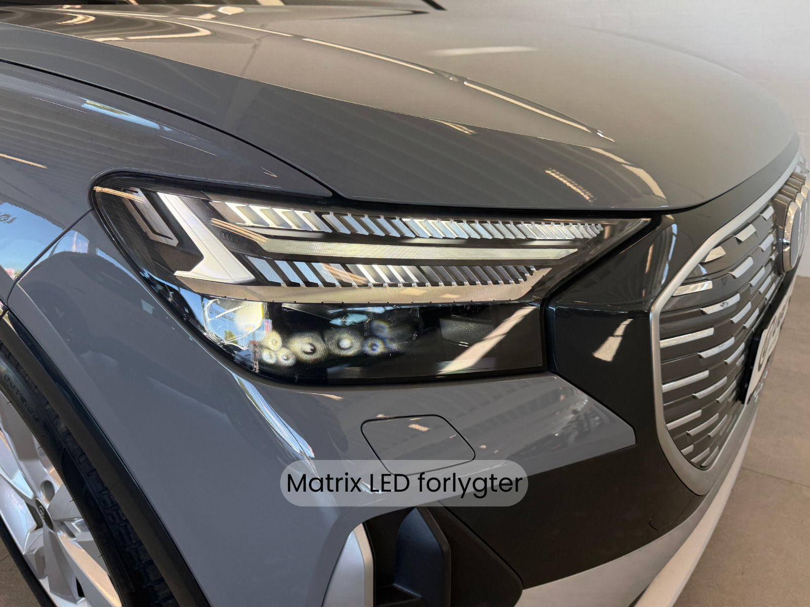 Grå Audi Q4 e-tron fra 2024