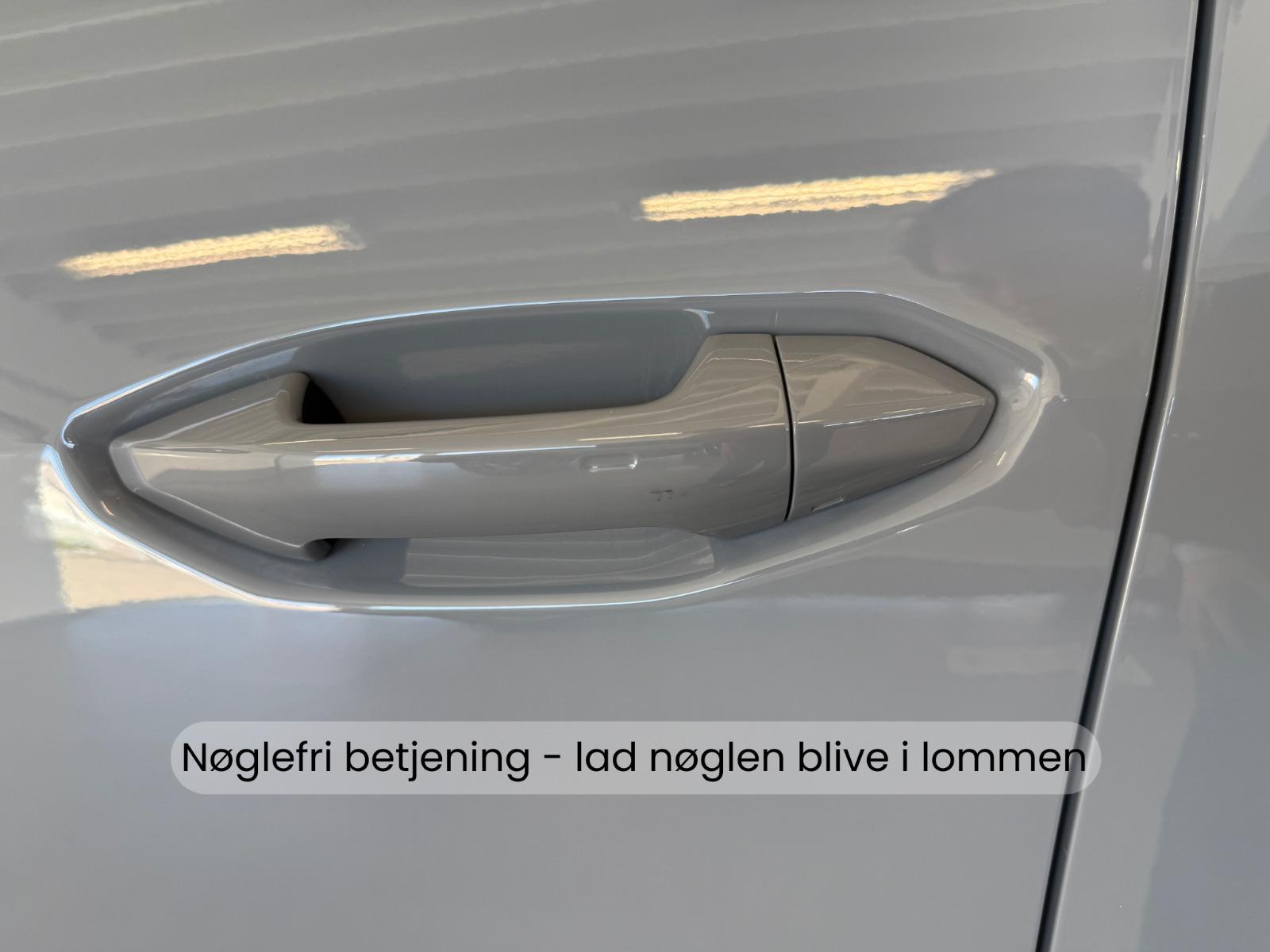 Grå Audi Q4 e-tron fra 2024