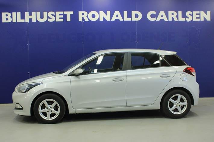 Sølv Hyundai i20 fra 2017