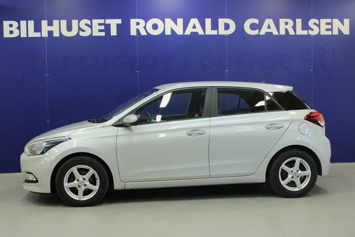 Sølv Hyundai i20 fra 2017