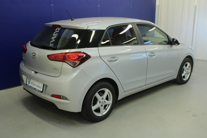 Sølv Hyundai i20 fra 2017