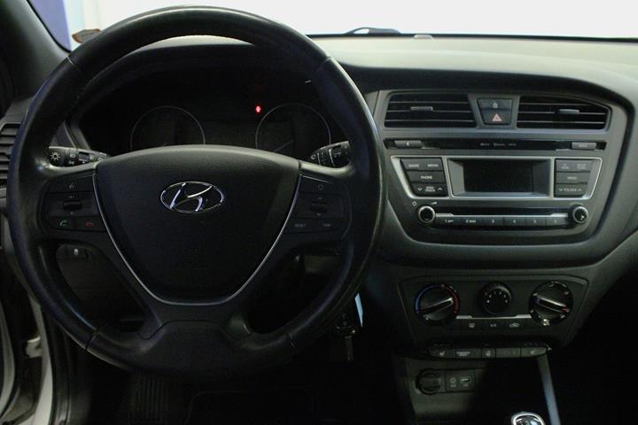 Sølv Hyundai i20 fra 2017