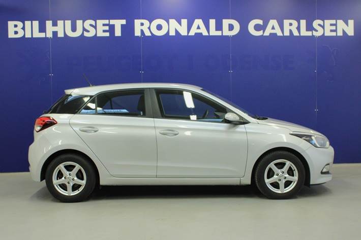 Sølv Hyundai i20 fra 2017