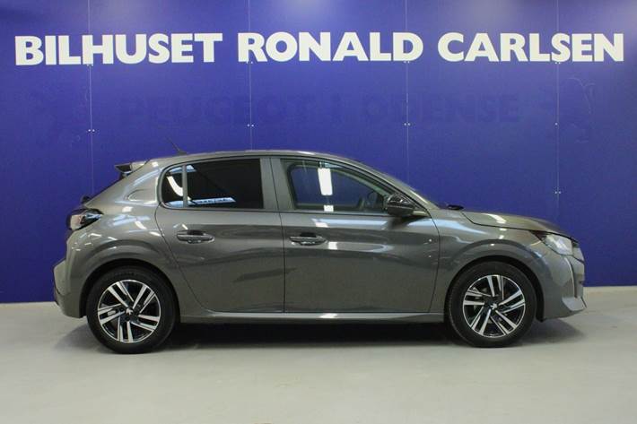 Grå Peugeot 208 fra 2023