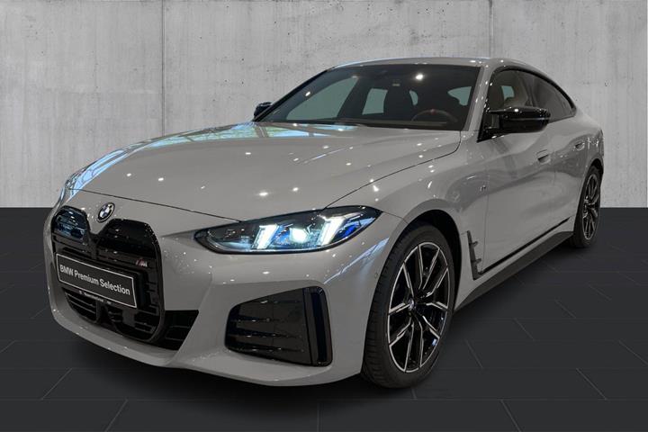 Grå BMW i4 fra 2026 set udefra